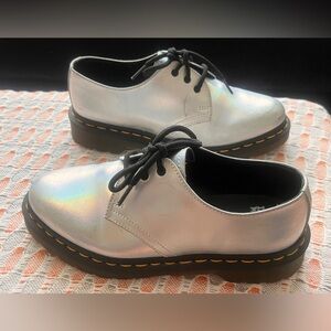 Dr Martens women’s Oxford loafers size 7 holographic silver